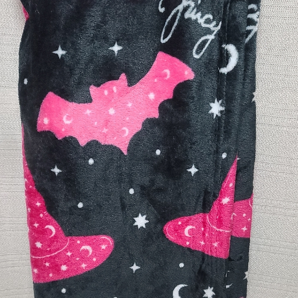Juicy Couture Blanket Pink Witchy Hat And Bat Design Plush Printed Throw Nwt - Picture 7 of 8